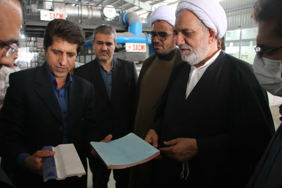 رئیس کل دادگستری استان کرمان برای حل مشکلات زیست محیطی و راه اندازی خط دوم یک واحد تولیدی در سیرجان مهلت دو هفته ای تعیین کرد